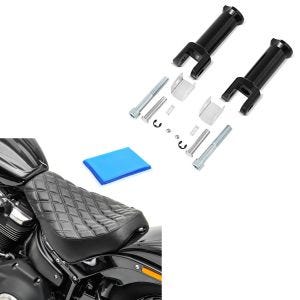 Sett: Passasjer fotstøtteholder egnet for Harley Davidson Softail 18-24 Craftride svart + Solo sete gel egnet for Harley Davidson Softail Street Bob / Standard 18-24 sete DS4